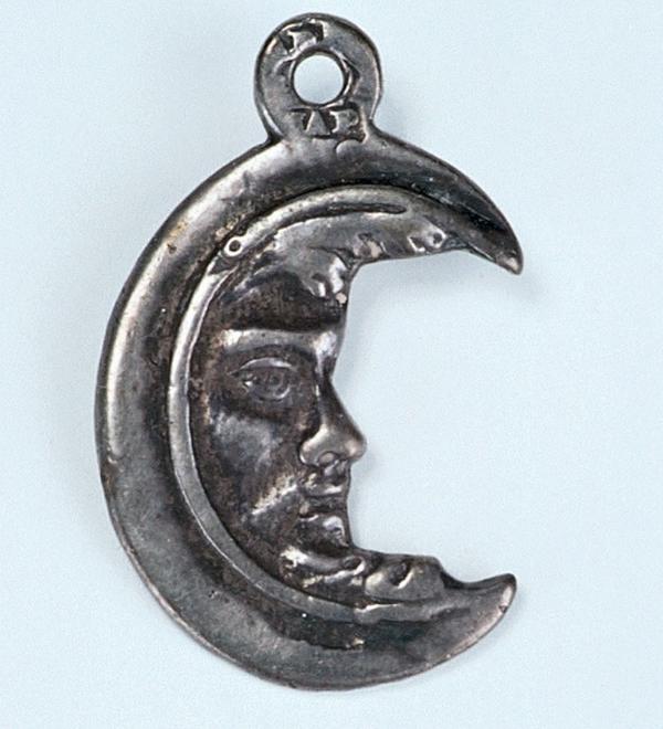 49023 Crescent Moon Amulet