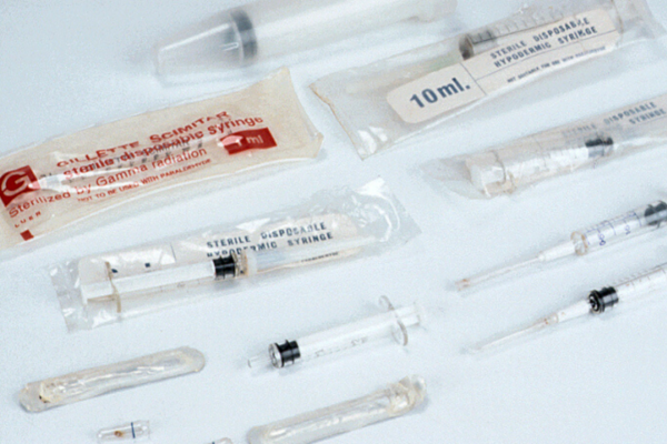 49691 Disposable syringes