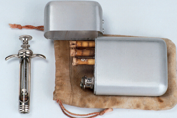 Mosaic 48162 hypodermic syringe 1800x840 px