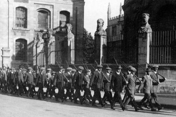 First World War Oxford volunteers marching past the Sheldonian. 