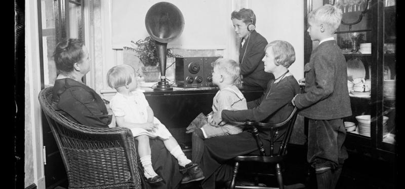 Family listening to the radio, 1921. Library of Congress, Prints & Photographs Division, photograph by Harris & Ewing, LC-H234- A-9968. Family listening to the radio, 1921. Library of Congress, Prints & Photographs Division, photograph by Harris & Ewing, LC-H234- A-9968.