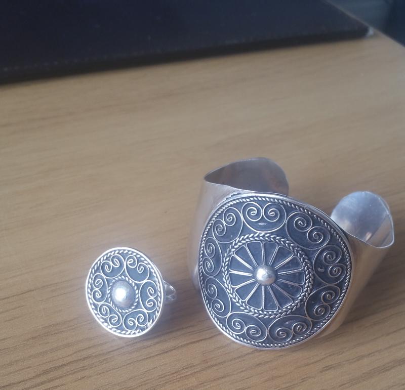 Multaka Volunteer Rachida - silver rings which were a gift from her friend