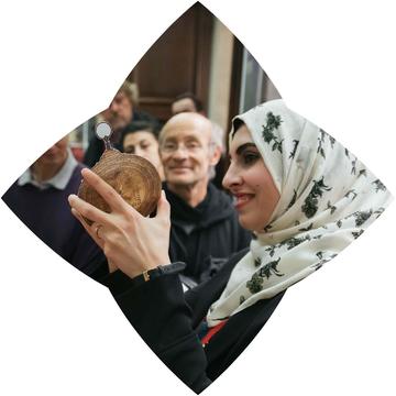 Show and Tell with an astrolabe (MultakaOxford volunteer)